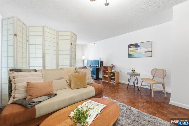 Property Photo:  551 Observer Highway 3L  NJ 07030 