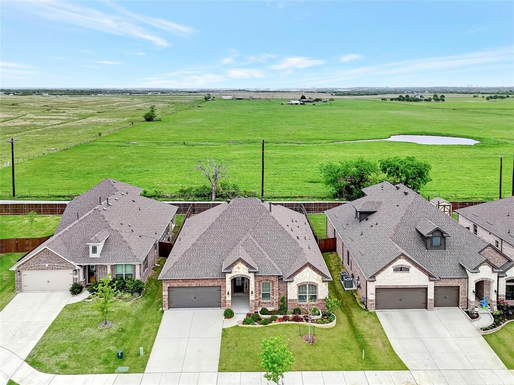 Property Photo:  5408 Millenium Court  TX 76226 