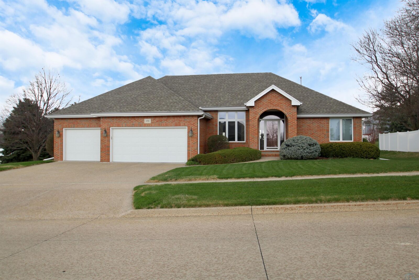 Property Photo:  4701 Bristol Drive  IA 51106 