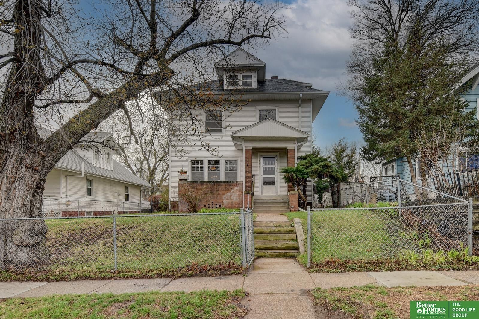 Property Photo: 4323 Parker Street NE 68111