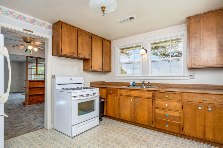 Property Photo: 1467 S Stage Road OR 97501