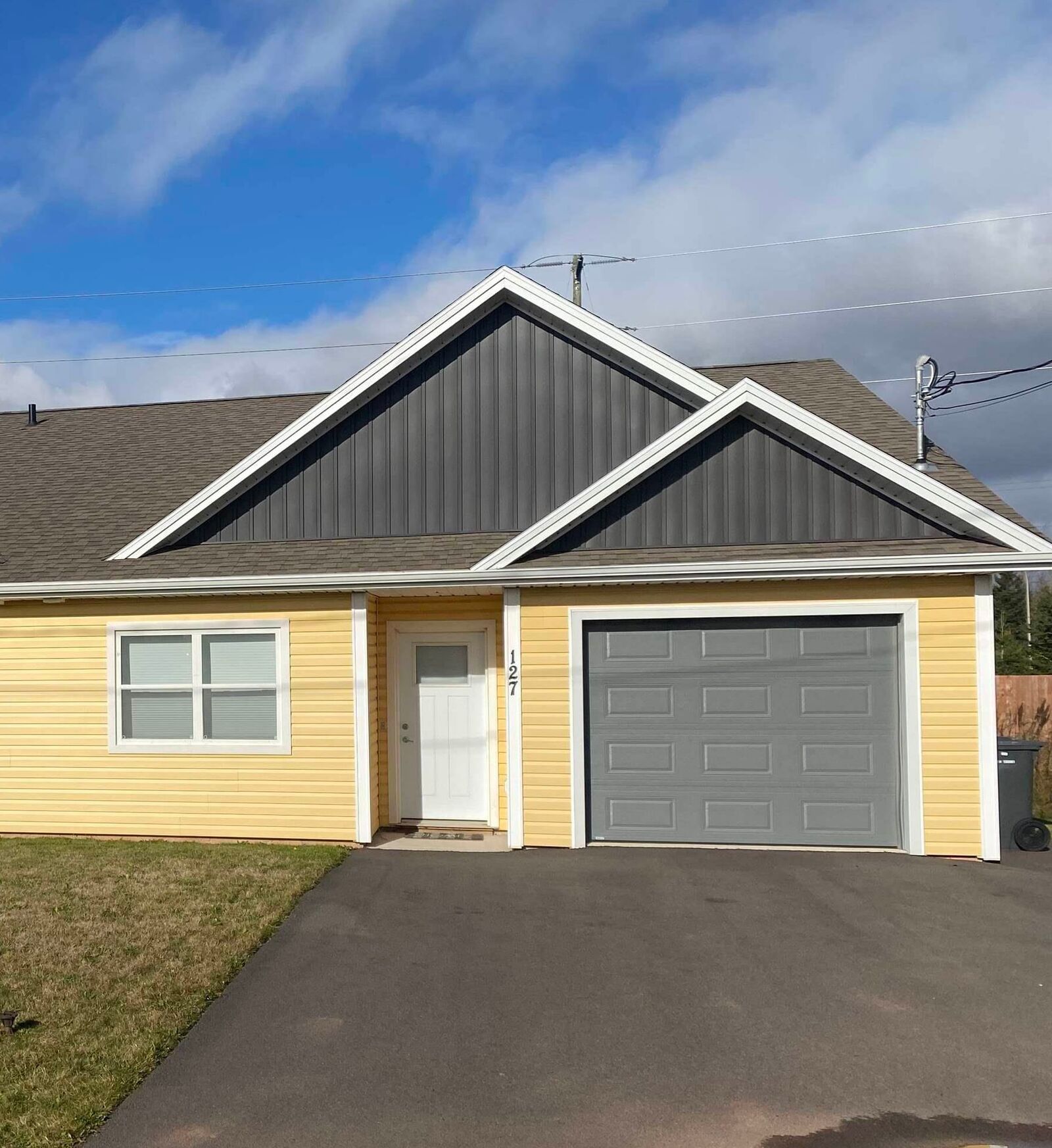 Property Photo:  127 Oak Drive  PE C1A 7Y8 