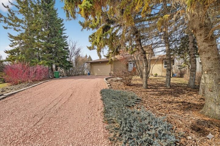 Photo de la propriété:  5350 57 Avenue  AB T4H 1J4 