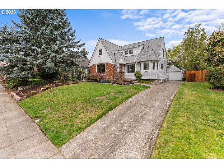 Property Photo:  7017 NE Sacramento St  OR 97213 