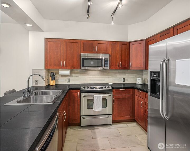 Property Photo:  5450  Leary Avenue NW 245  WA 98107 