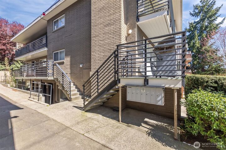 Property Photo:  1430 NW 59th Street 202  WA 98107 