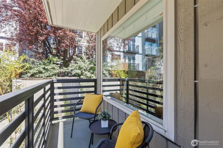 Property Photo:  1430 NW 59th Street 202  WA 98107 