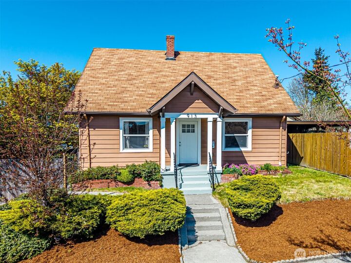 Property Photo:  913 E McKinley Road  WA 98404 