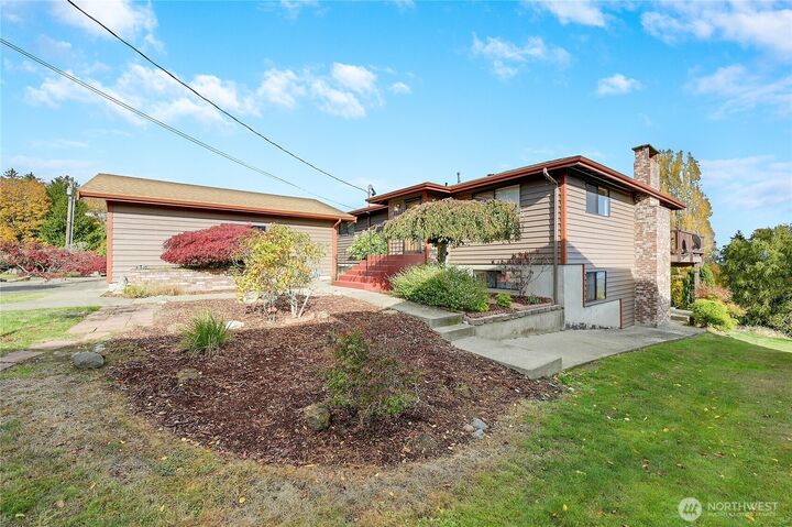 Property Photo:  2601  2nd Avenue E  WA 98366 