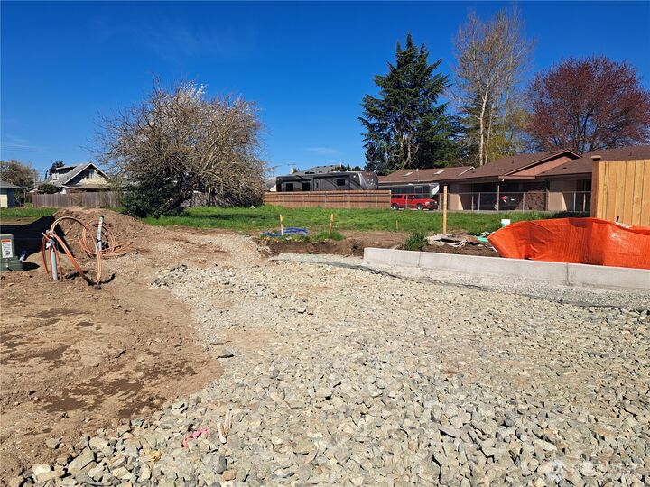 Property Photo:  1105 W Pioneer Avenue  WA 98371 