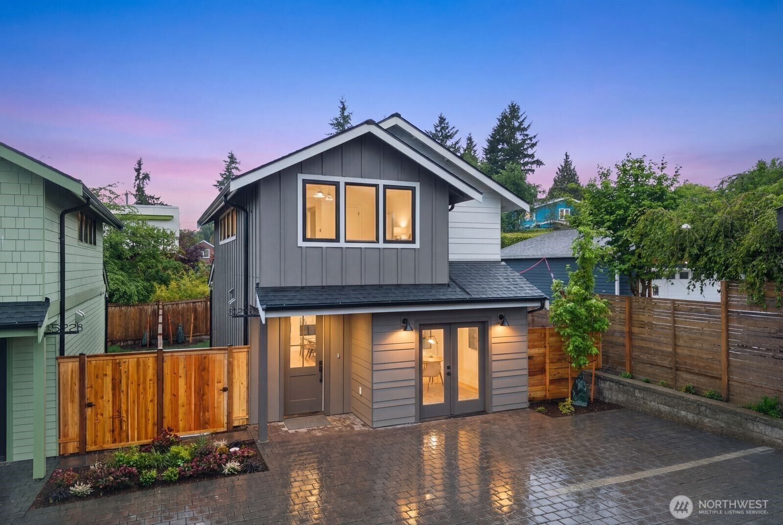 Property Photo:  524 NE 89th Street B  WA 98115 