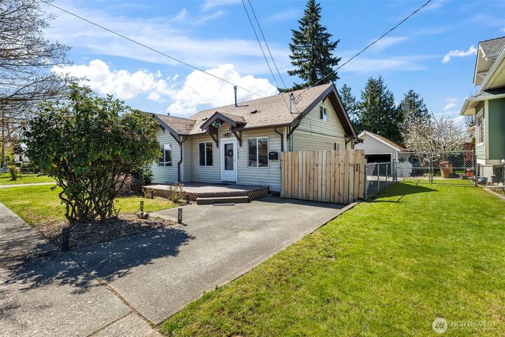 Property Photo:  5436 S Thompson Avenue  WA 98408 