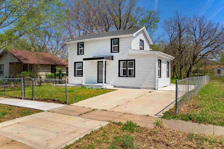 Property Photo:  706 N Piatt Ave  KS 67214 