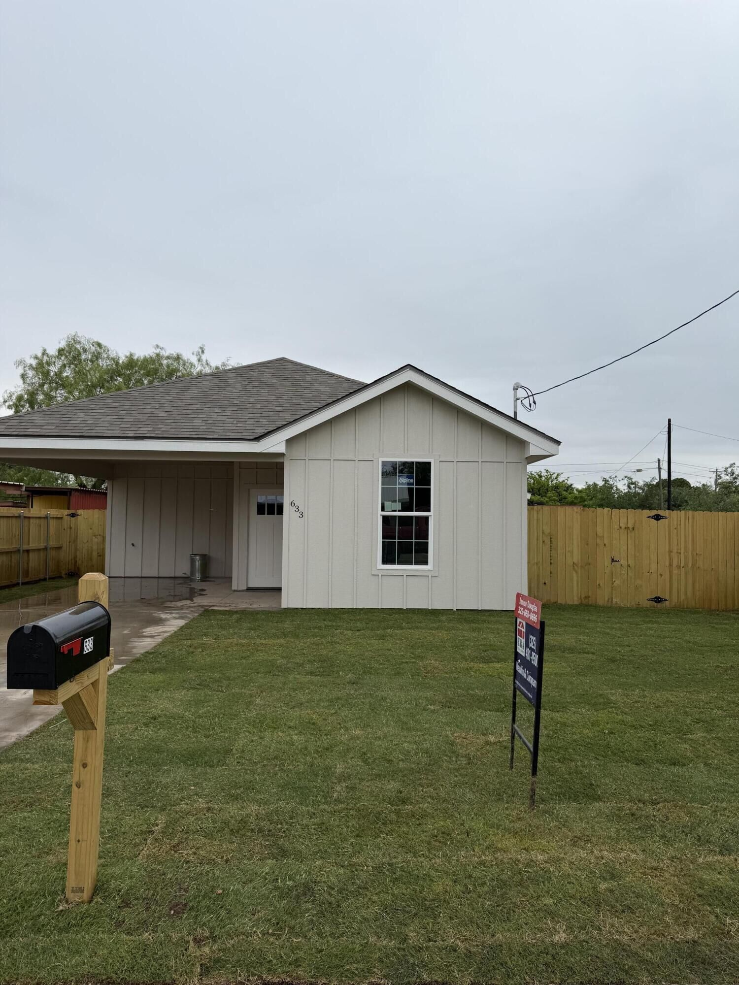 Property Photo:  633 W Ave Z  TX 76903 