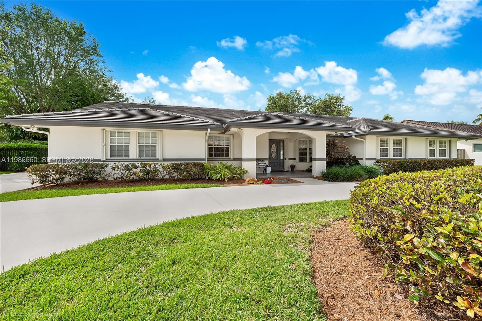 Property Photo:  10422 SW 121st St  FL 33176 