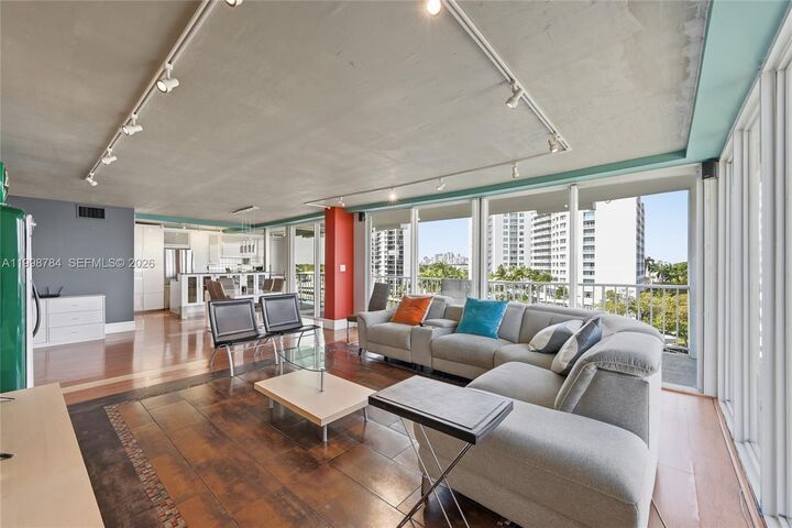 Property Photo: 2800 E Sunrise Blvd 7F FL 33304