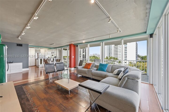 Property Photo: 2800 E Sunrise Blvd 7F FL 33304