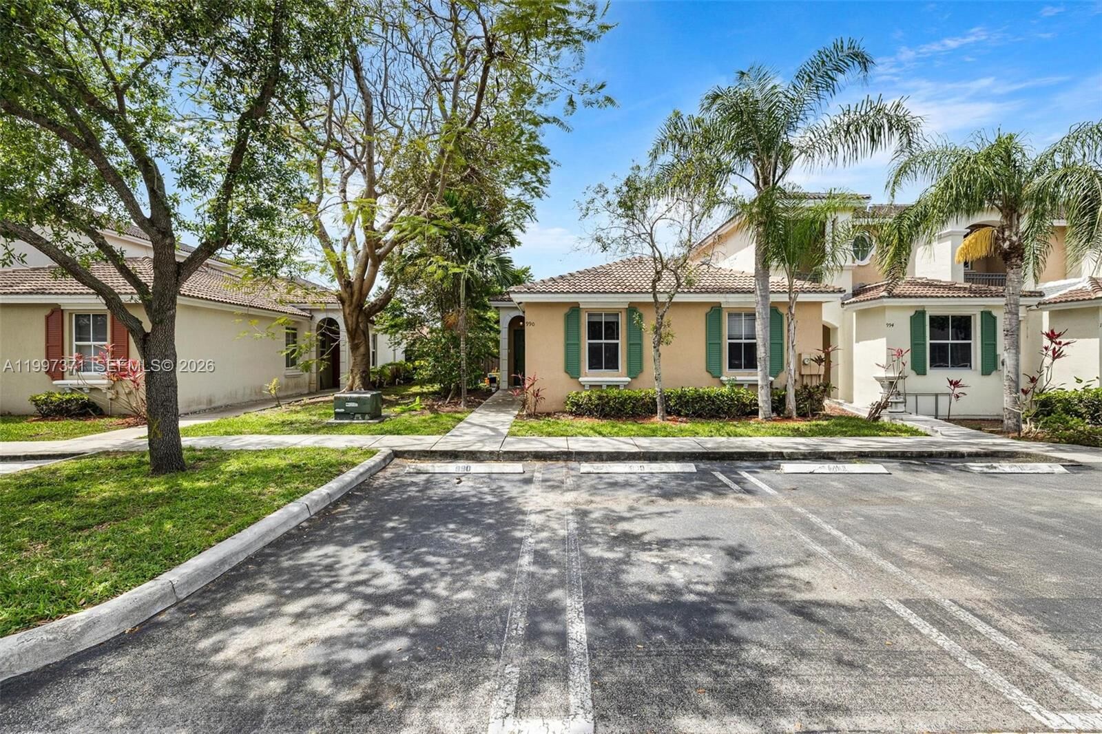 Property Photo:  990 NE 42nd Pl  FL 33033 