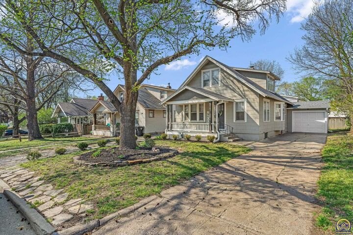 Property Photo:  2204 SW Kenilworth Ct  KS 66606 