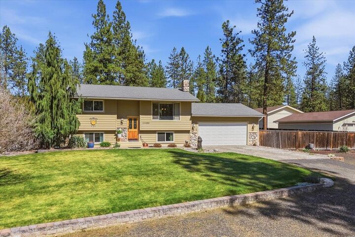 Property Photo: 11462 W Tamarac Ln WA 99026