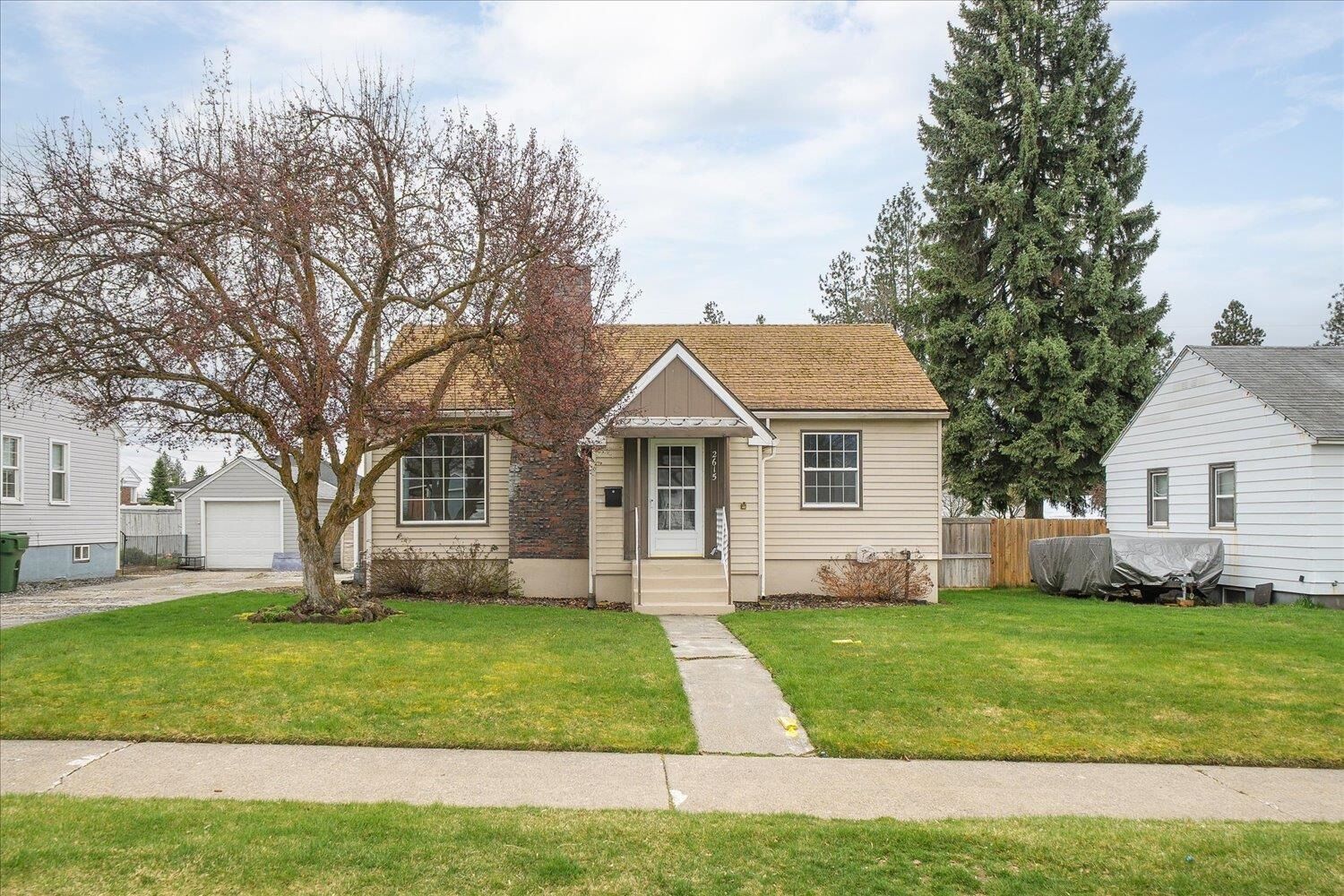 Property Photo:  2615 W Walton Ave  WA 99205 