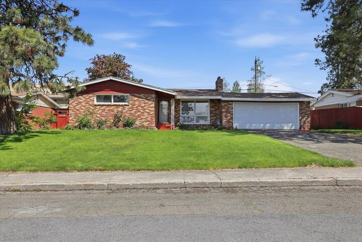 Property Photo:  1808 W Kiernan Ave  WA 99205 