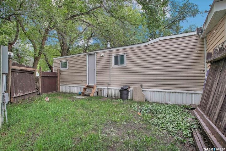 Property Photo: 1524 Rayner Avenue 408 SK S7N 1Y1
