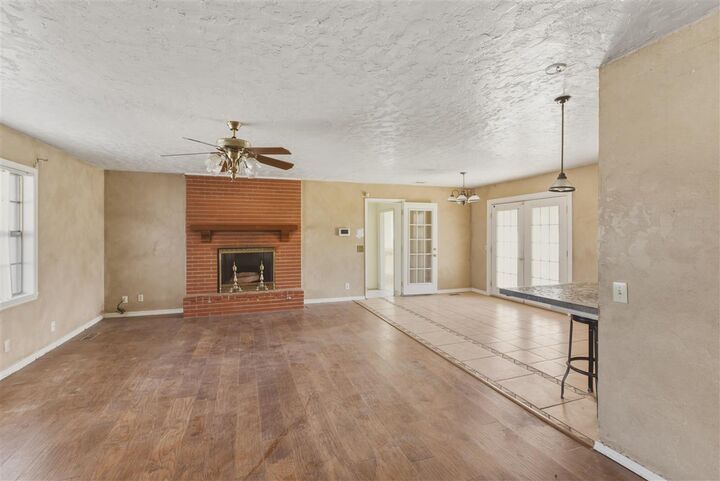 Property Photo:  906 N Randall Avenue  OK 73644 