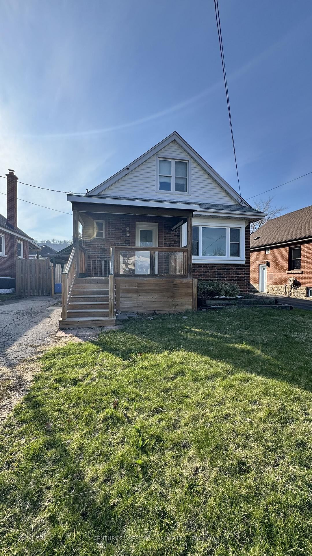 Property Photo: 166 Erindale Avenue Main ON L8K 4R4