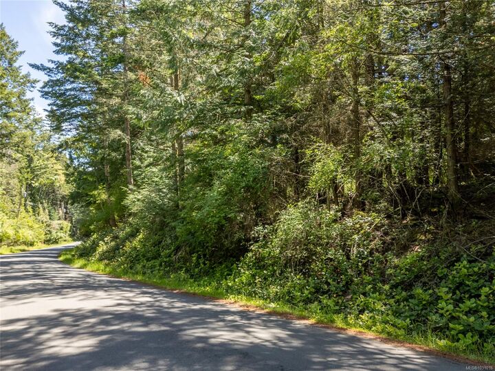 Property Photo: 638 Tumbo Channel Rd BC V0N 2Y0