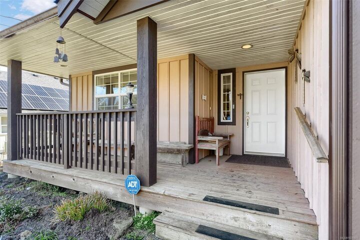 Property Photo: 6727 Wall St BC V0R 1Y0