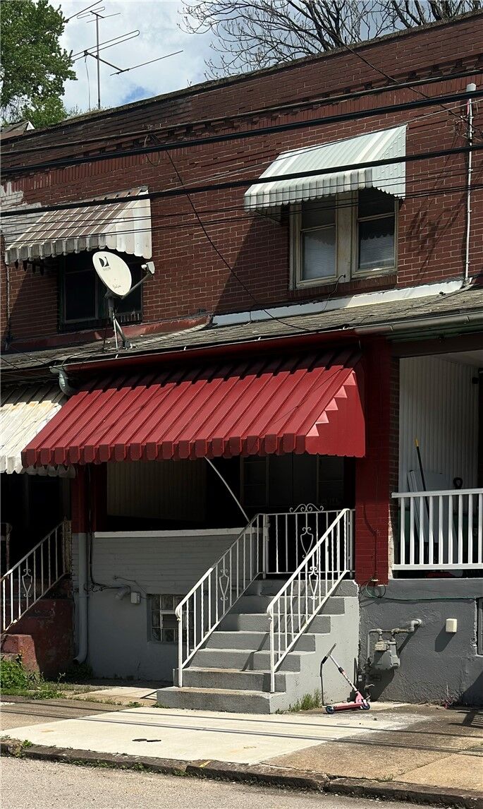 Property Photo:  214 Fleet St  PA 15104 