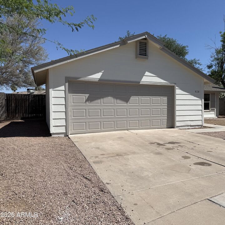 Property Photo:  938 N Evergreen Court  AZ 85233 