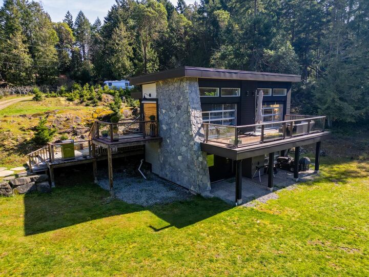 Property Photo: 5582 Hooson Road BC V0N 2M1
