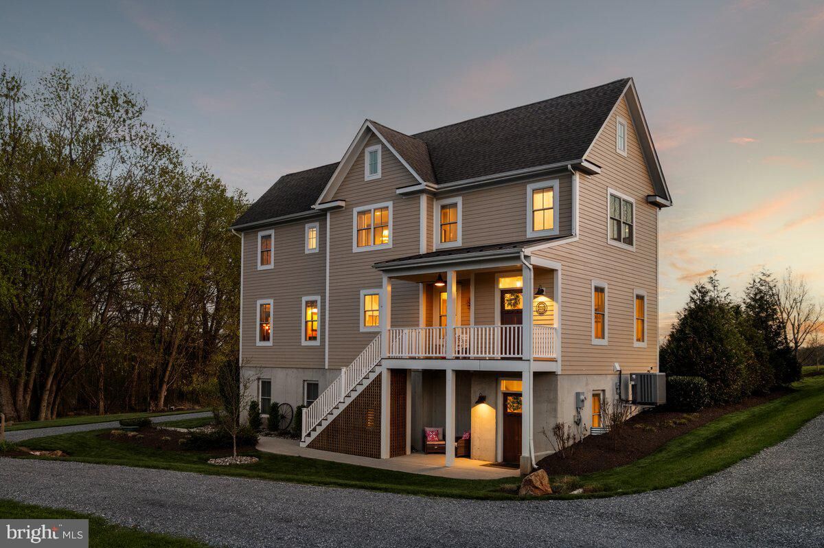 Property Photo:  38165 Cobbett Lane  VA 20132 