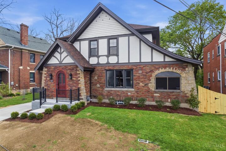 Property Photo: 5018 Stewart Avenue OH 45227