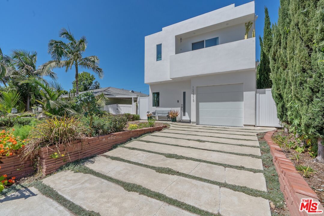 Property Photo:  12413 Wagner St  CA 90066 