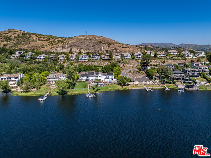 Property Photo:  834 Ravensbury St  CA 91361 