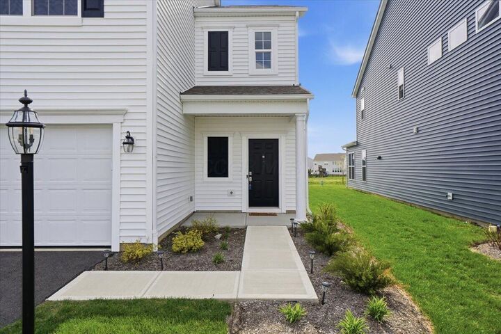 Property Photo:  1441 Aerotrain S Court  OH 43064 