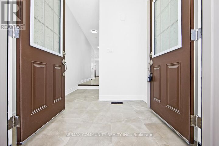 Property Photo:  33 Liam Lane  ON L3S 3J5 