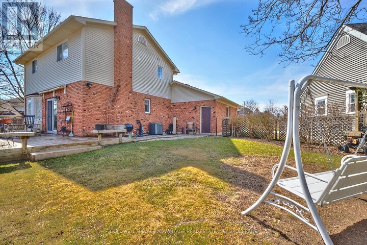 Property Photo:  28 Dixon Crescent  ON L3C 6P4 