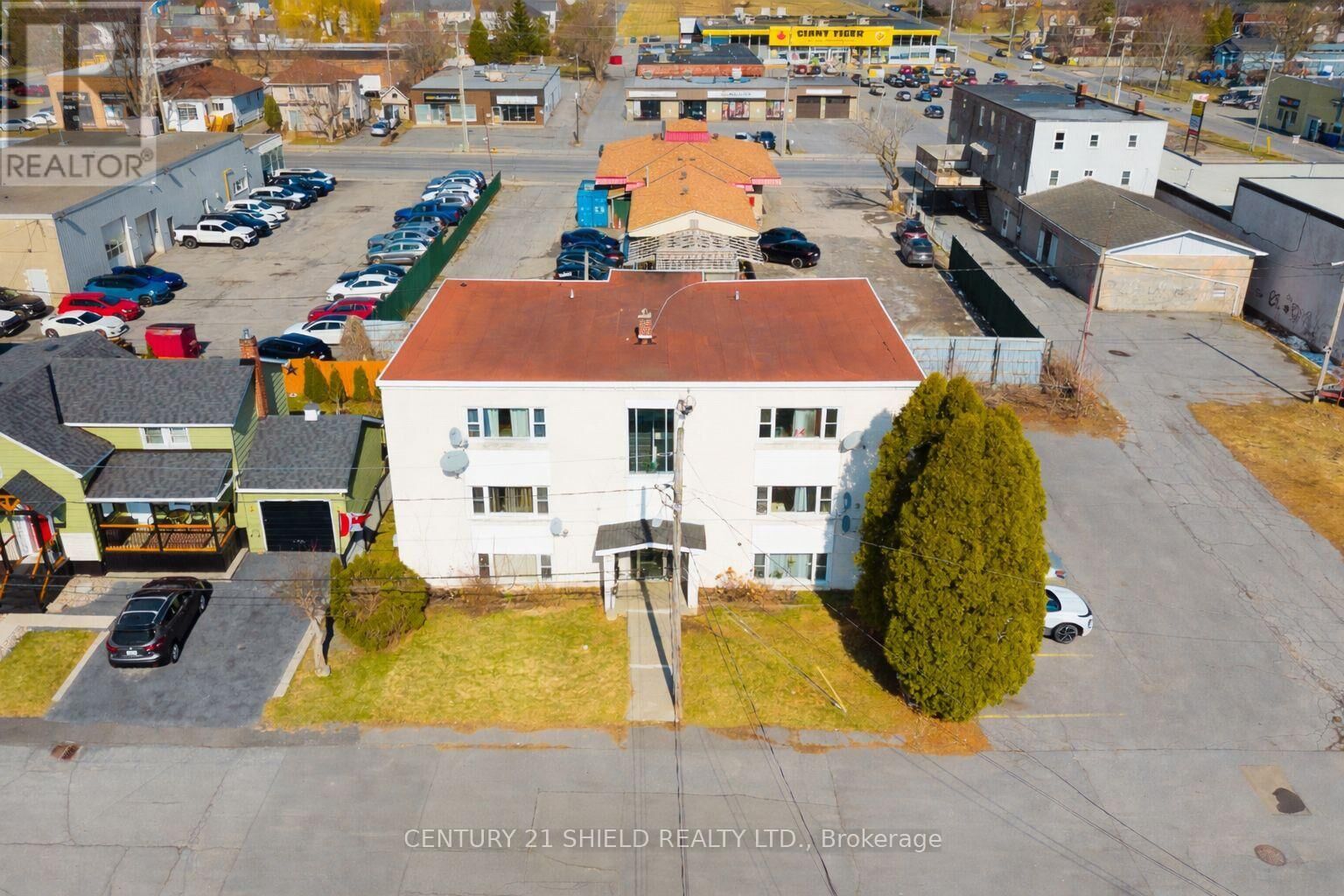 Property Photo: 619 Ridley Avenue ON K6J 3V6