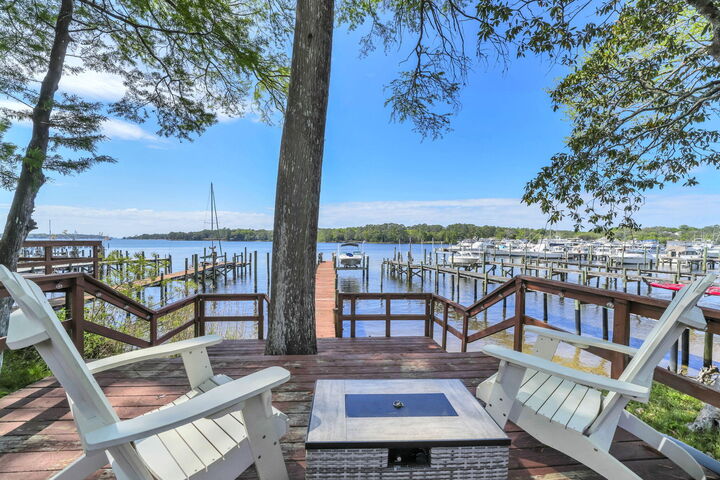 Property Photo: 200 Regatta Drive 200 FL 32578