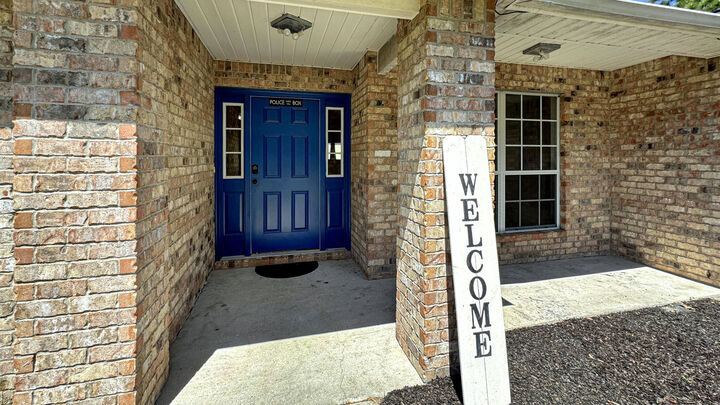 Property Photo: 6412 Welannee Boulevard FL 32567