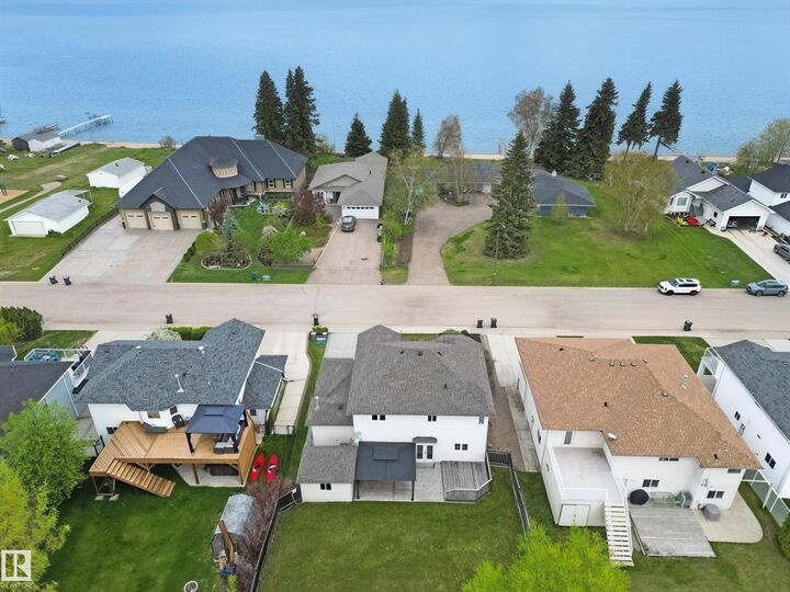 Property Photo: 807 Beach Avenue AB T9M 1K8