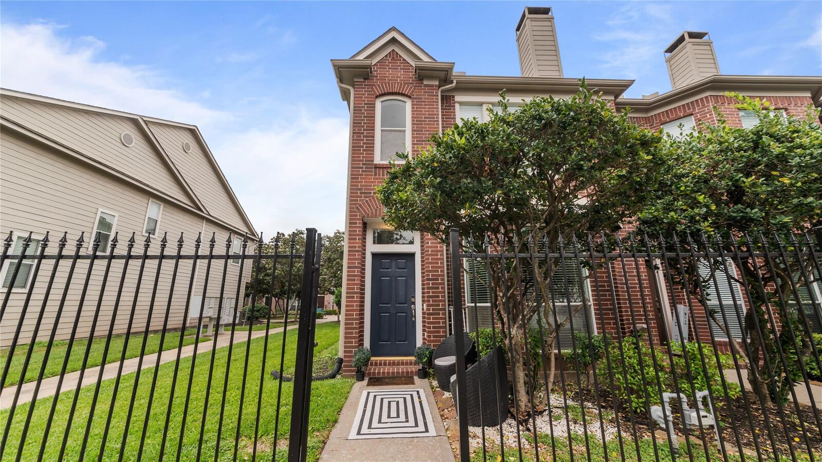 Property Photo:  1417 Anita Street  TX 77004 