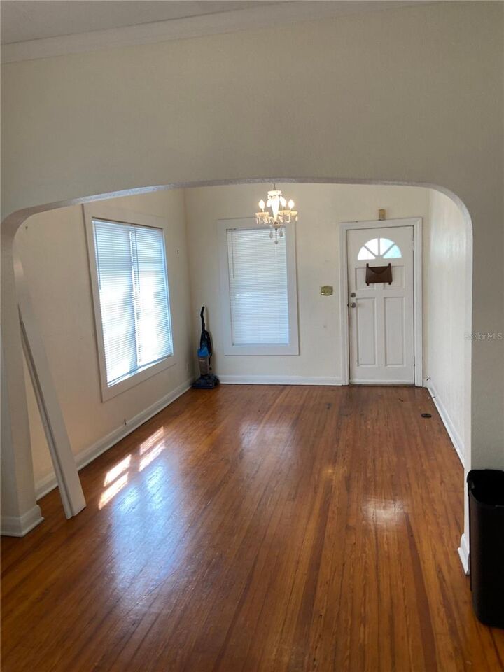 Property Photo:  108 S Willow Avenue  FL 33606 