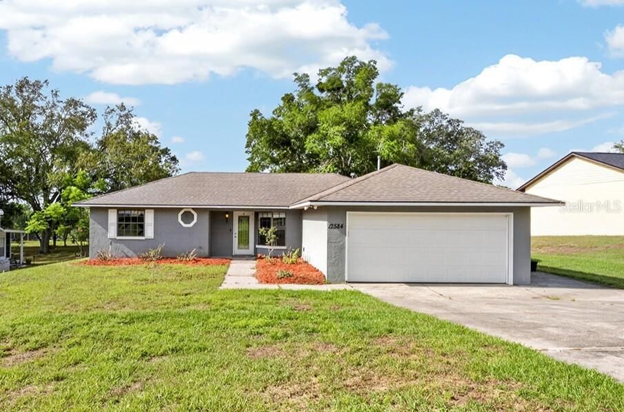 Property Photo: 12584 Wedgefield Drive FL 32735