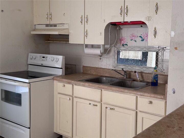 Property Photo:  128 Center Street  FL 33880 