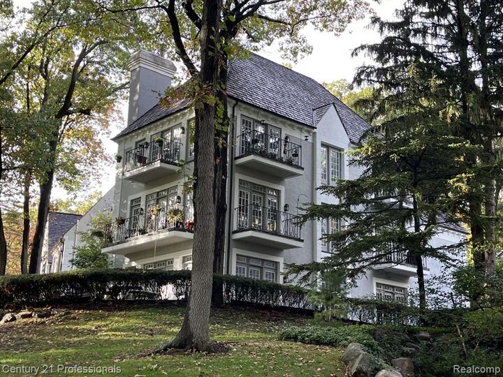 Property Photo:  5423 Bristol Parke Drive  MI 48348 4801 